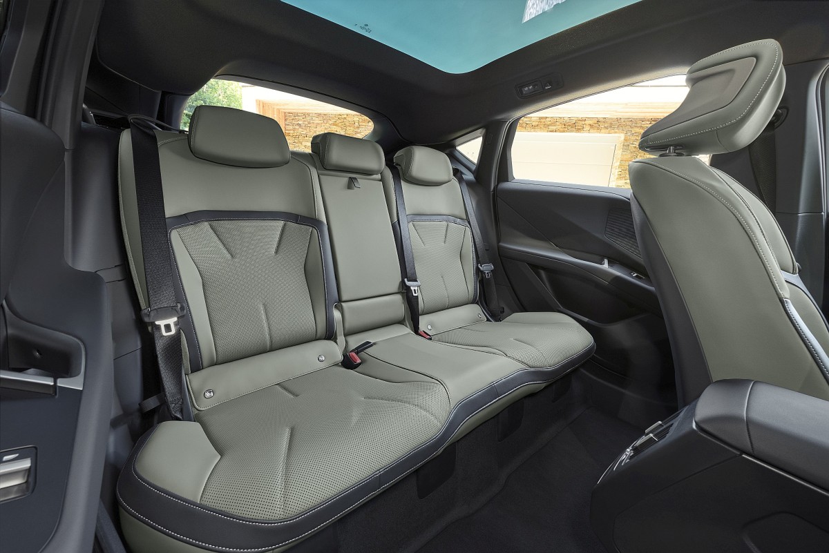 BMW iX4 (22)