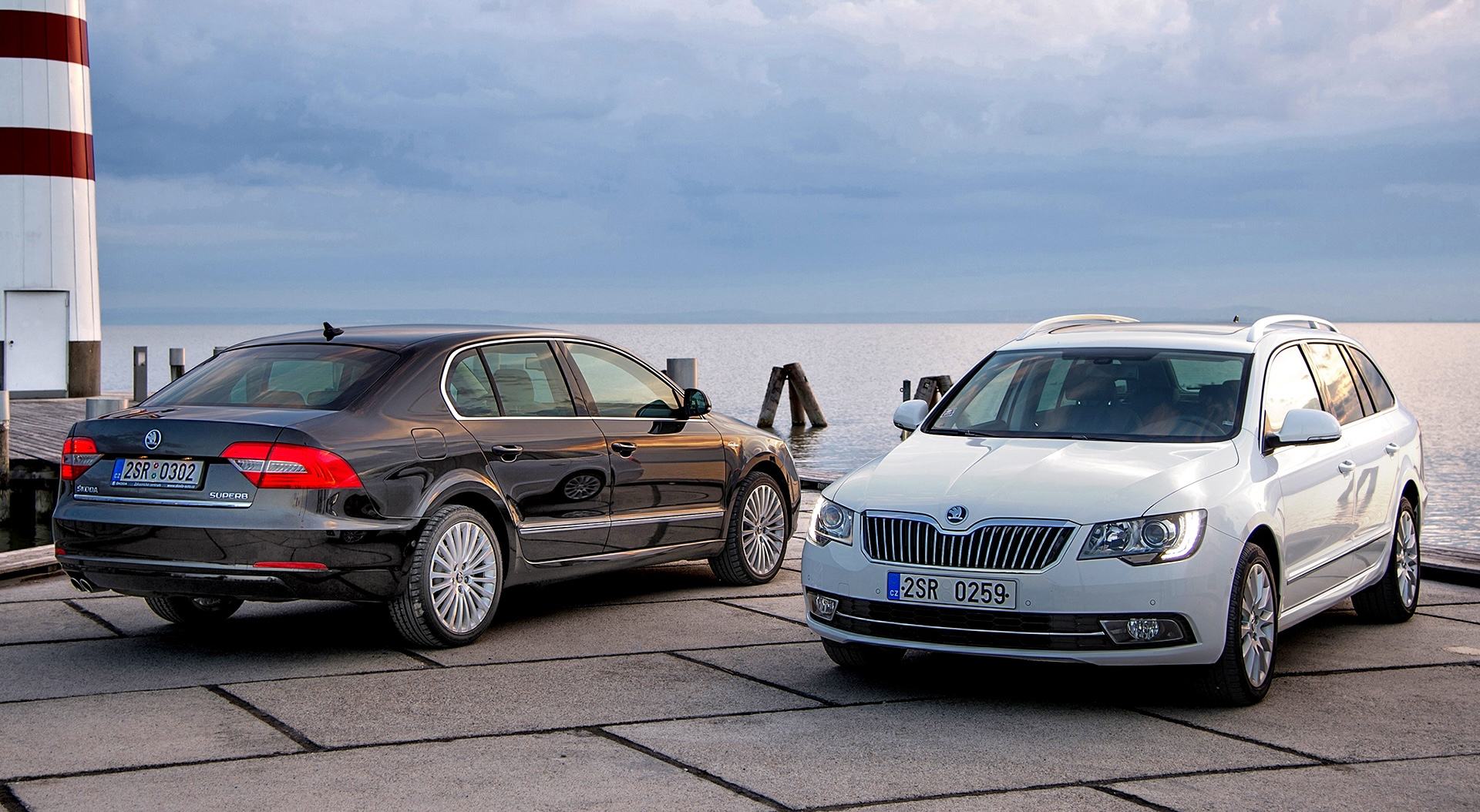 Škoda Superb drugiej generacji po liftingu z 2013 roku.