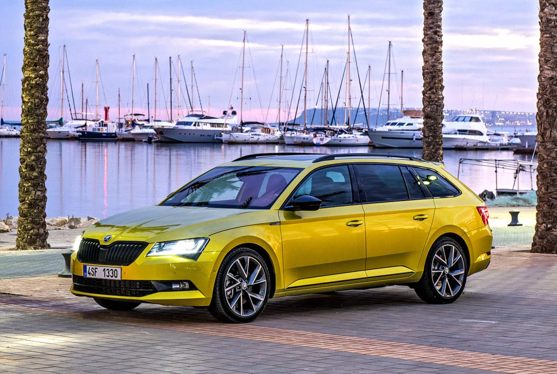 Škoda Superb trzeciej generacji z 2015 roku w wersji Combi.