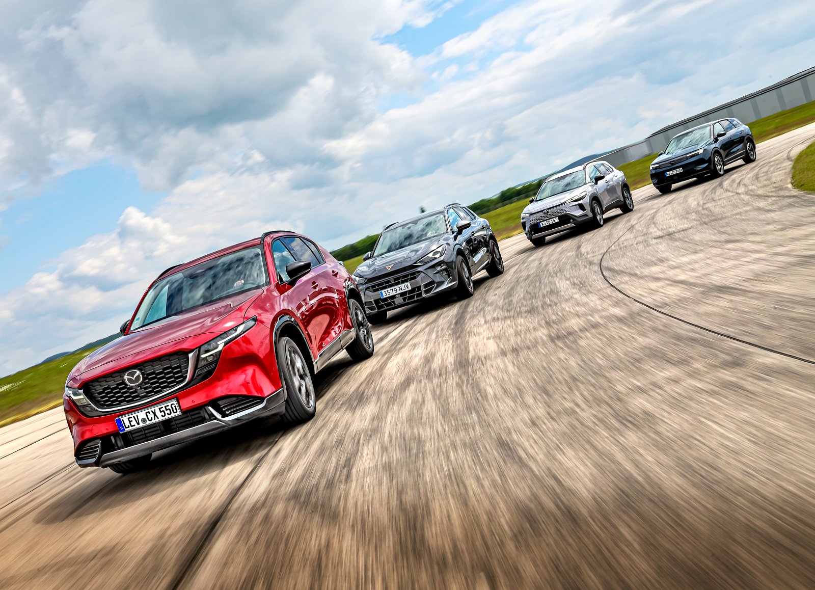 Cupra Terramar, Mazda CX-5, Opel Grandland, Toyota Corolla Cross (2026) - test, porównanie kompaktowych SUV-ów - przody 02
