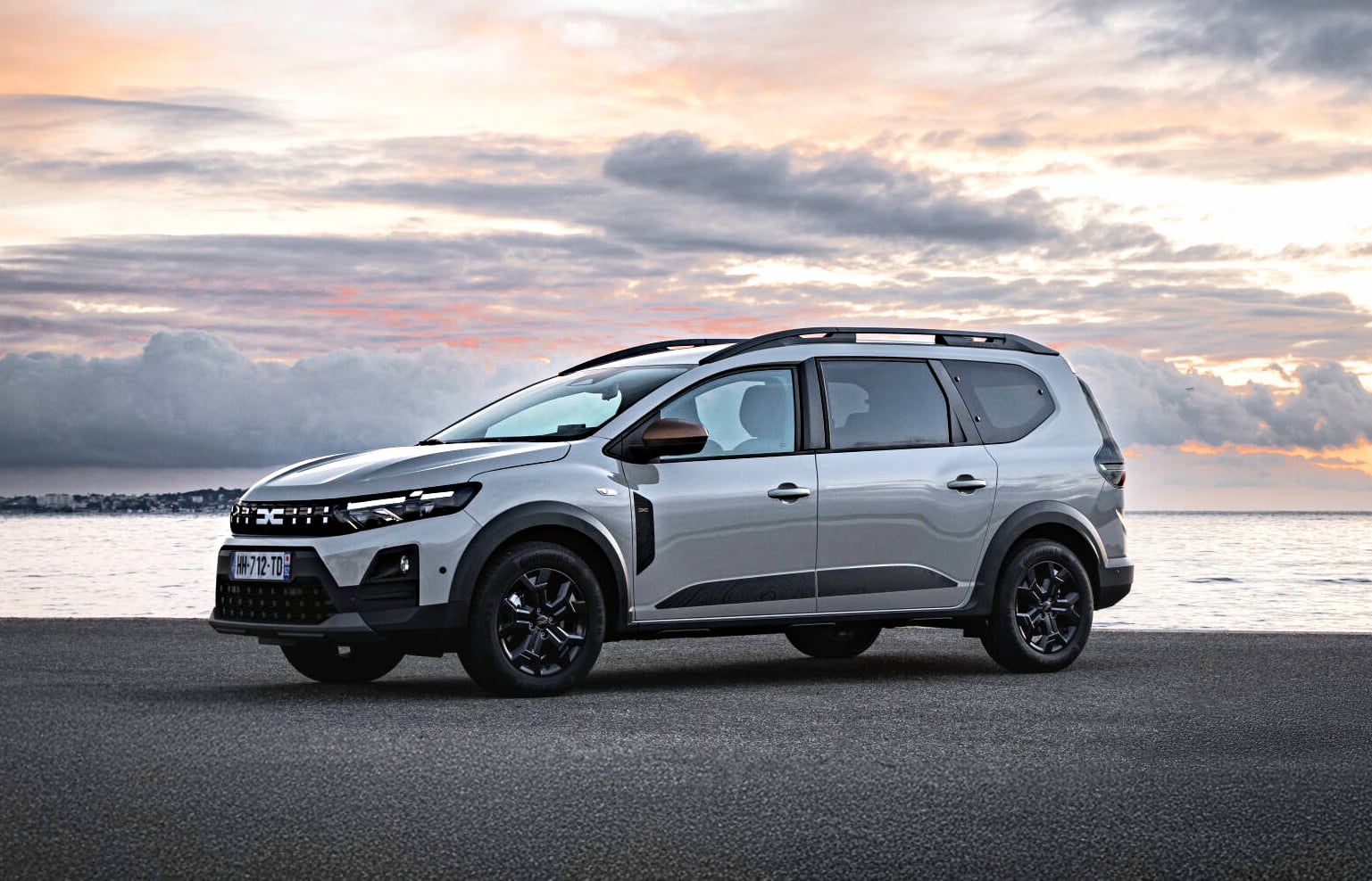 Dacia Jogger – przód i bok