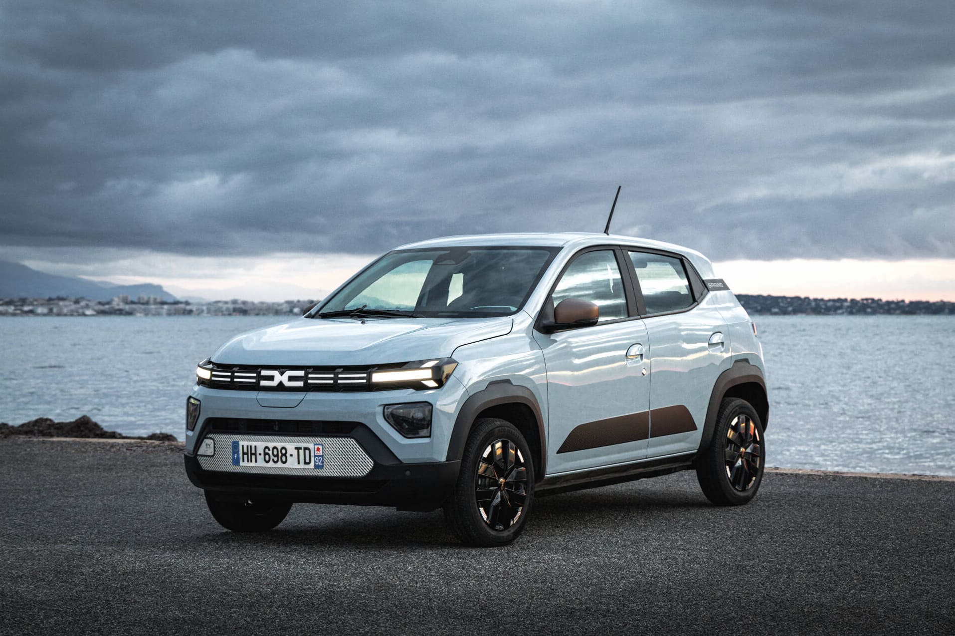 Dacia Spring – przód i bok