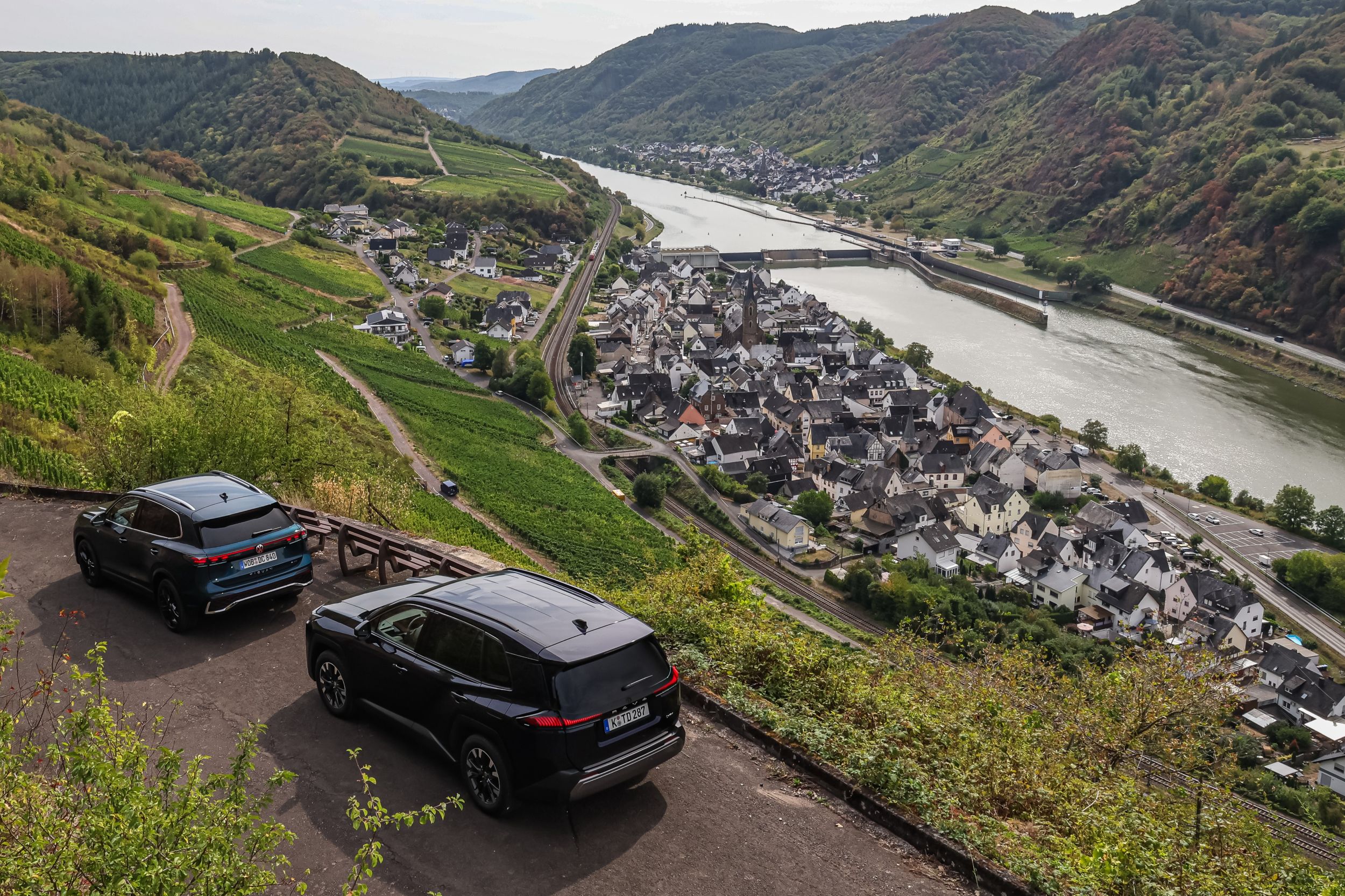 Toyota RAV4, Volkswagen Tiguan - 3