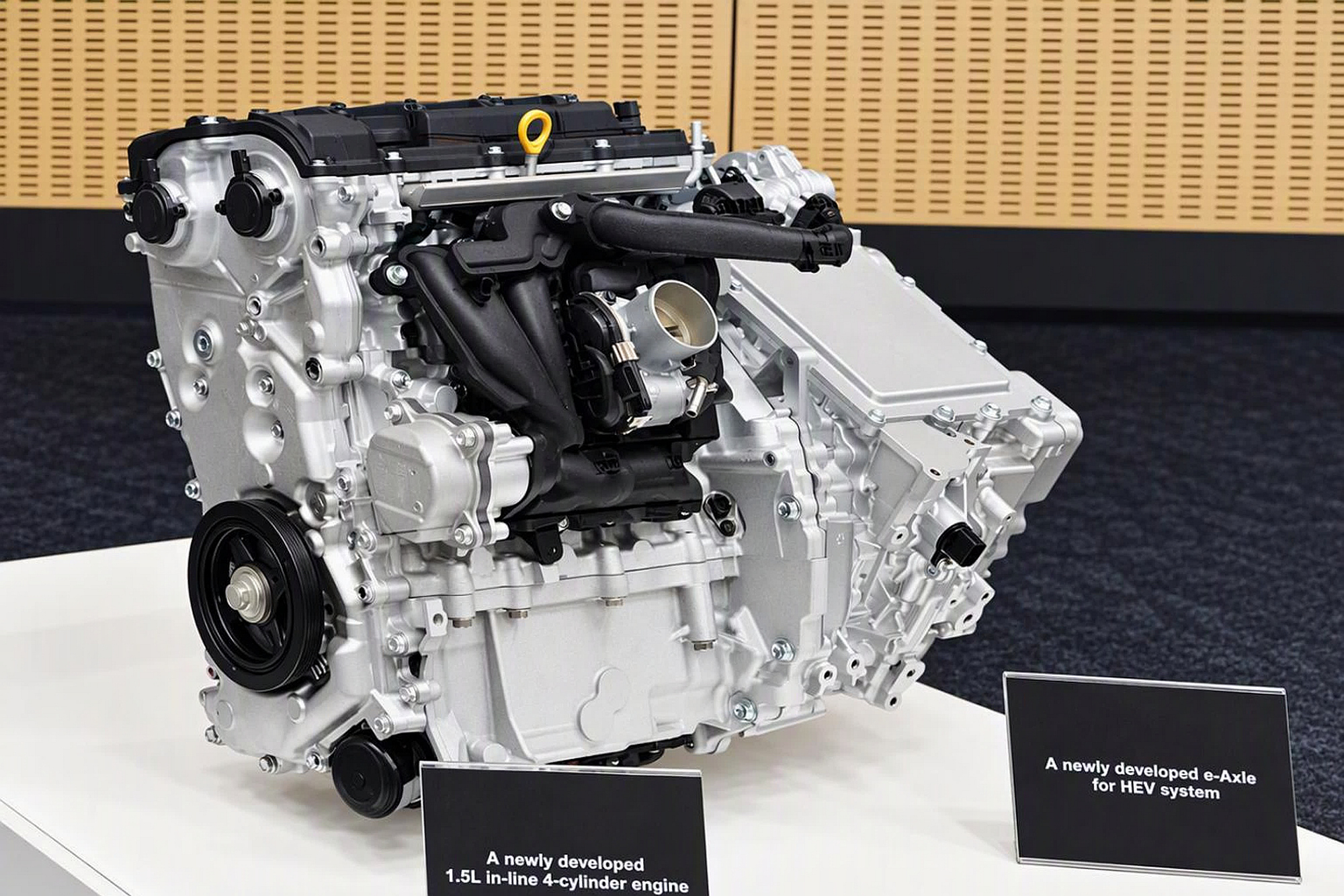 toyota_naped hybrydowy