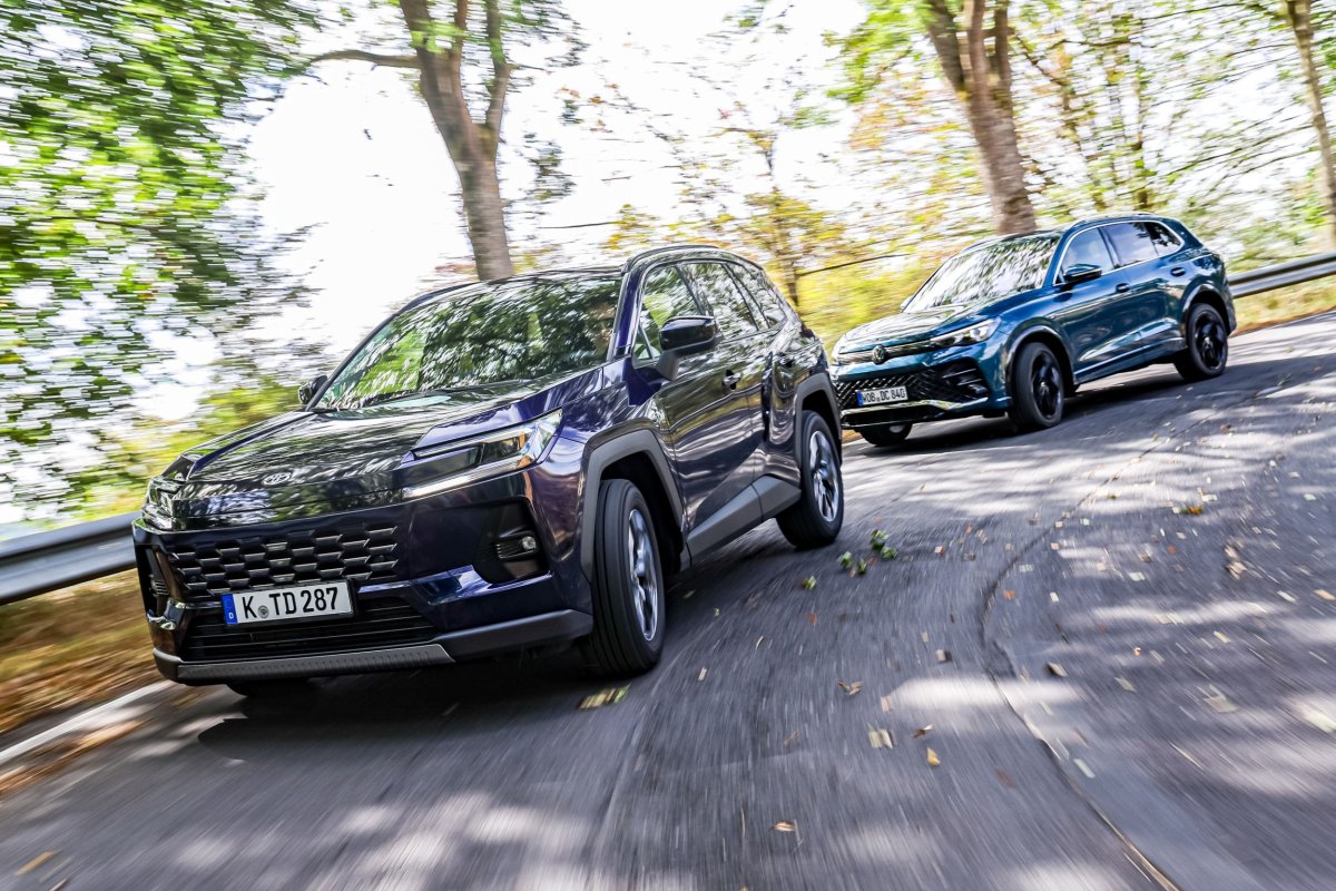 Toyota RAV4 kontra Volkswagen Tiguan – pojedynek bestsellerów | PORÓWNANIE