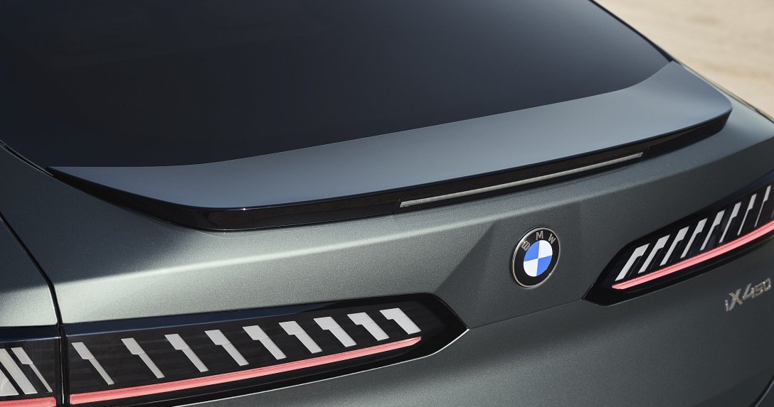 Takiego BMW z serii Neue Klasse jeszcze nie było. Nowe iX4 wjeżdża na rynek