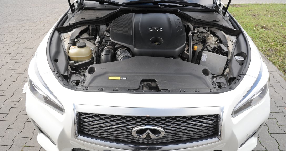 Infiniti Q50 i silnik Mercedesa OM651