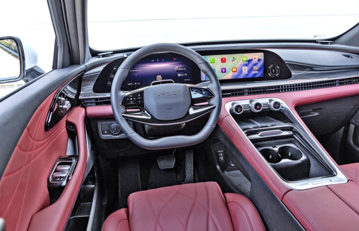Omoda 9 Super Hybrid (2026) - test - kokpit / deska rozdzielcza