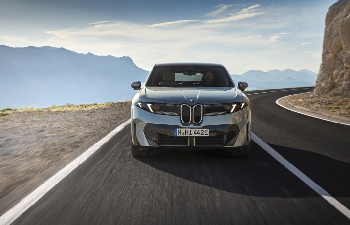 BMW iX4