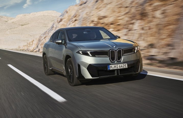 BMW iX4