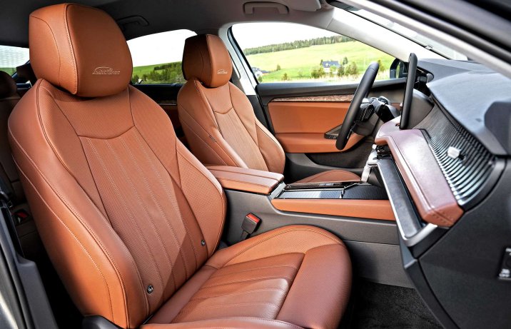 Škoda Superb IV – wnętrze, fotele