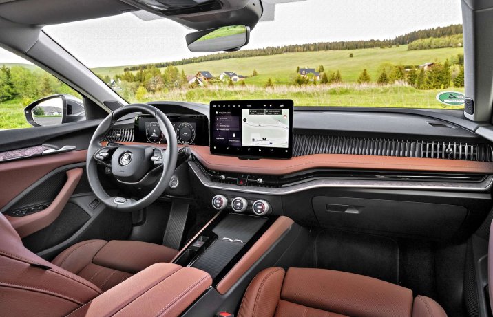 Škoda Superb IV – wnętrze, kokpit