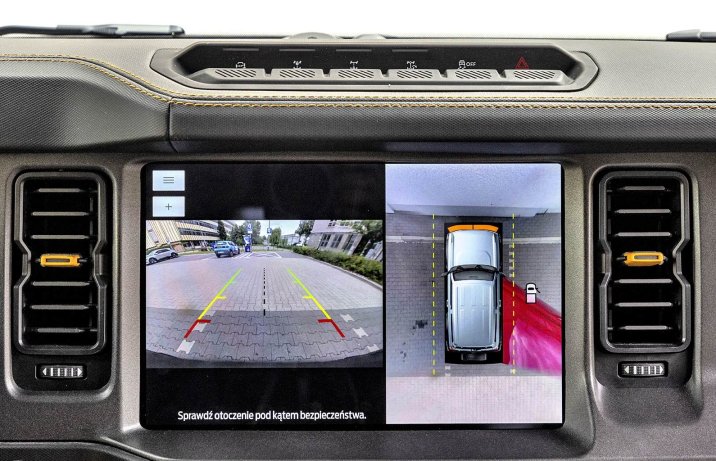 Ford Bronco Badlands – ekran systemu kamer 360 stopni.