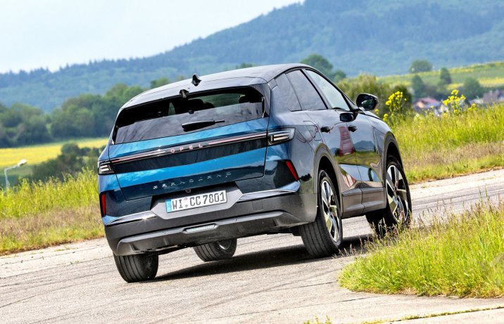 Opel Grandland Turbo Hybrid (2026) – test, porównanie – tył