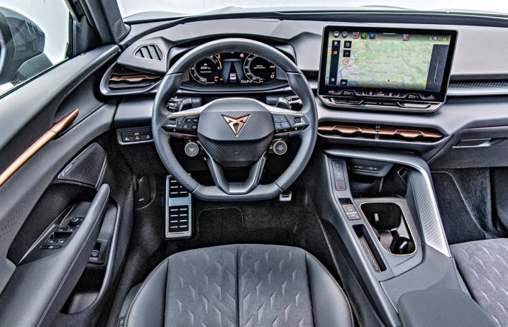 Cupra Terramar 1.5 eTSI (2026) - test, porównanie - kokpit, deska rozdzielcza