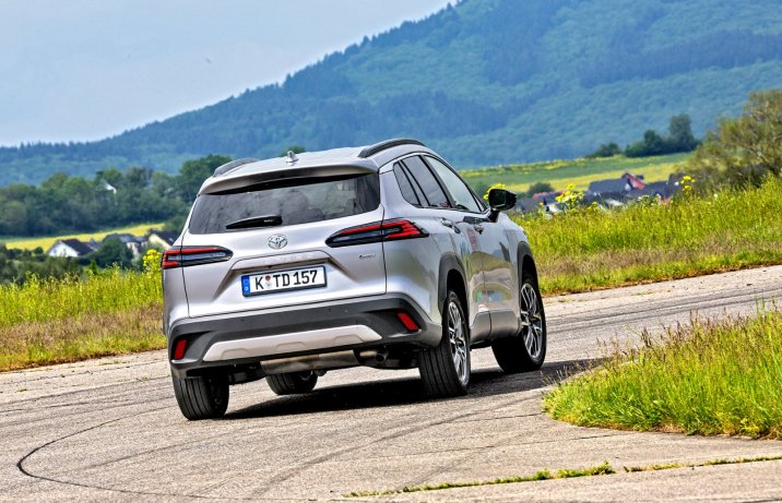 Toyota Corolla Cross 2.0 Hybrid e-CVT (2026) - test, porównanie - tył