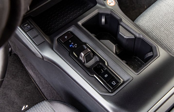 Toyota RAV4 - konsola środkowa