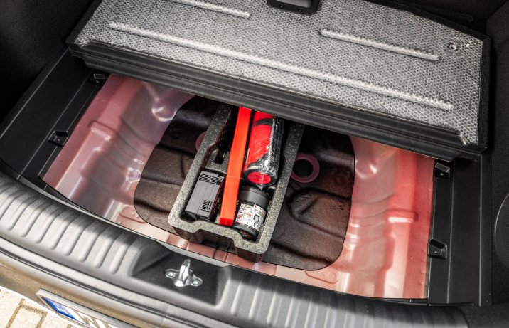 Kia XCeed - schowek pod dnem
